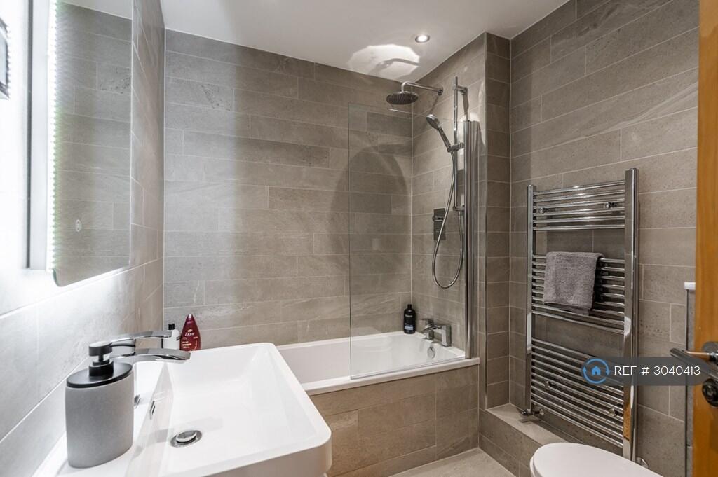 Apartment in Liverpool - More