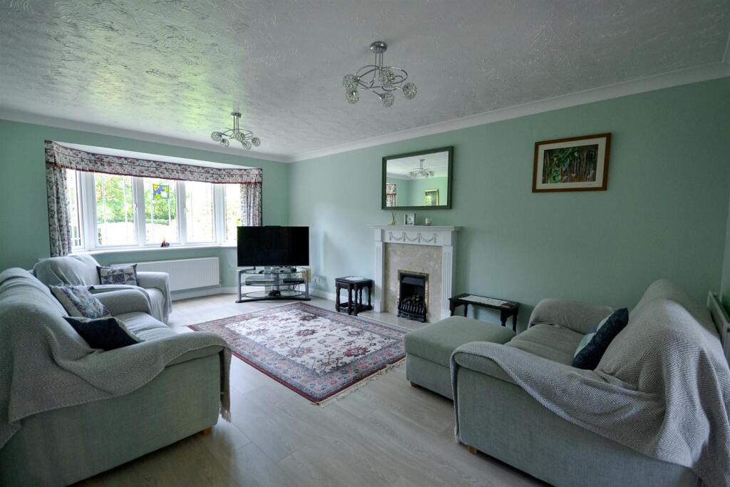 Saxondale Drive, Radcliffe-On-Trent, Nottingham photo 2