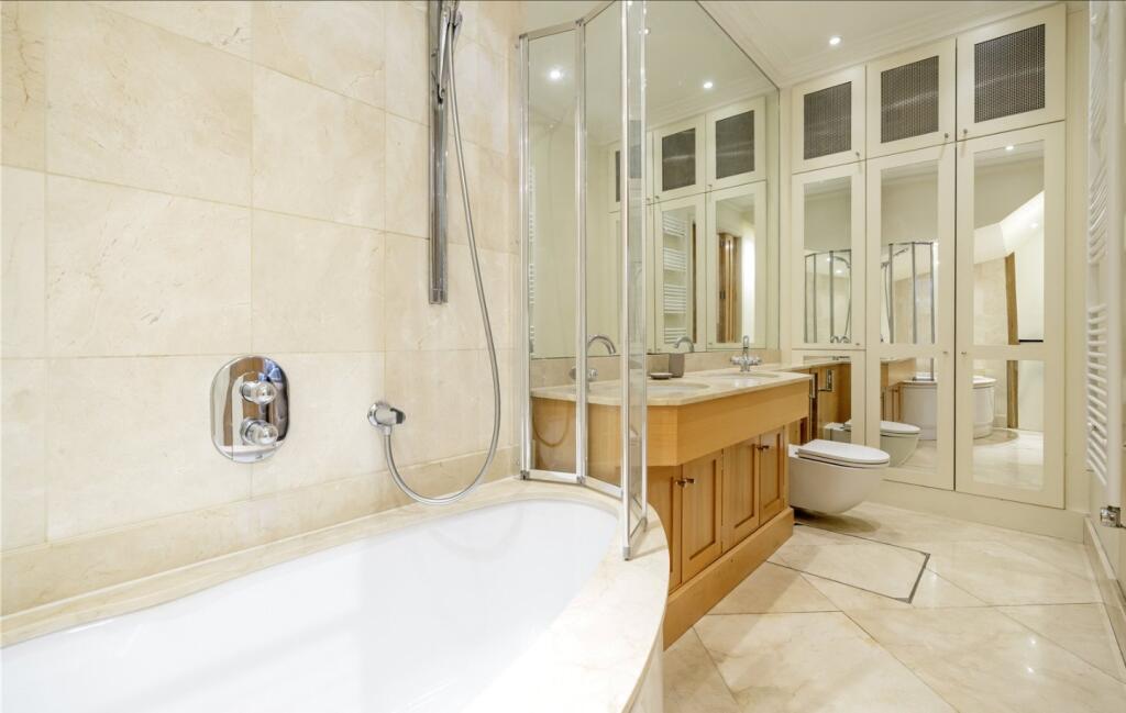 3 bedroom end of terrace house for rent
