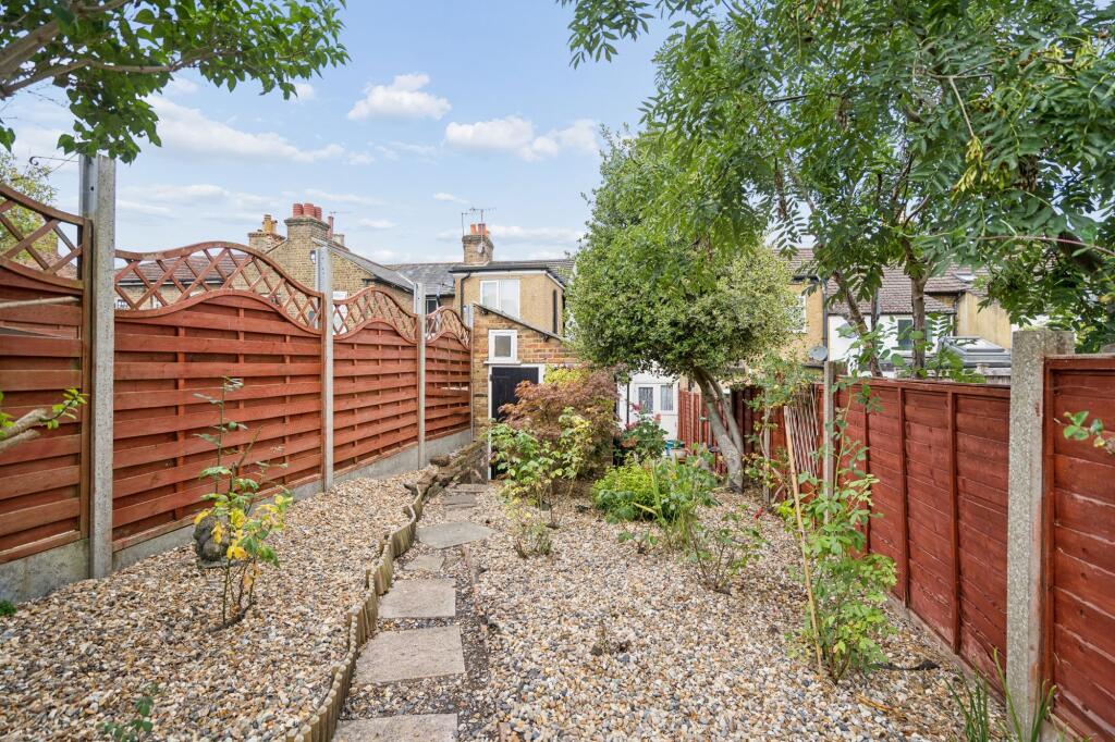 House in Watford, Hertfordshire - View 4