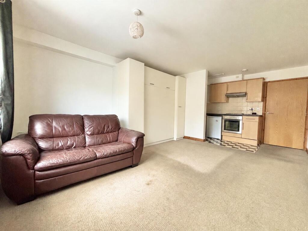 Apartment in Newport, Nodehill - View 3