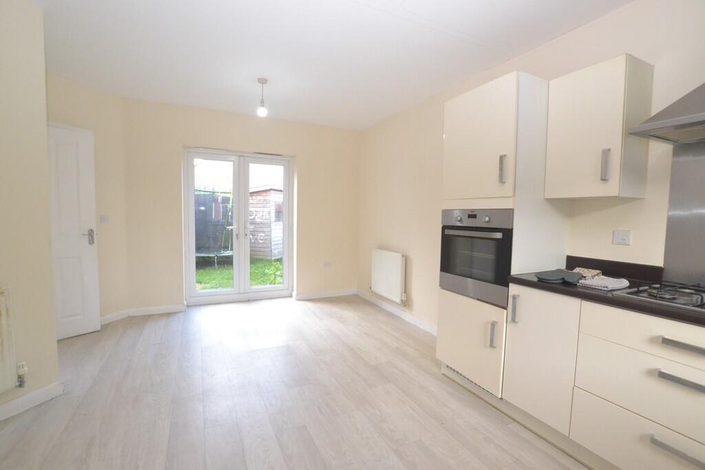 Knaresborough Drive, Grantham photo 2