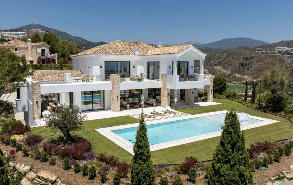 Main image of property: BenahavÃs, Málaga, Andalusia