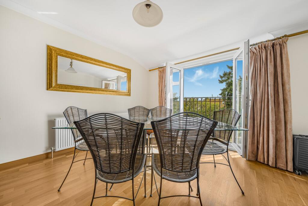 Apartment in Walton-on-Thames, Surrey - View 5