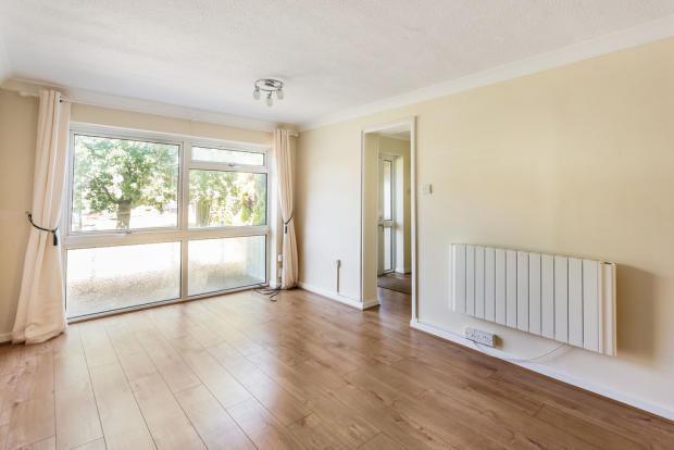 Apartment in Crawley, Worth - View 5