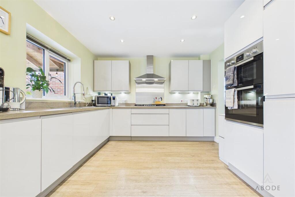 House in Stoke-on-Trent - More