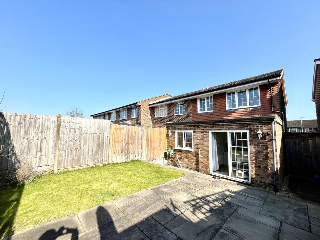 House in London, Chessington - View 5