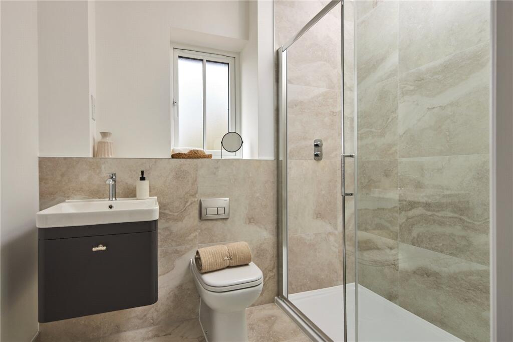 House in Gillingham, Medway - View 5