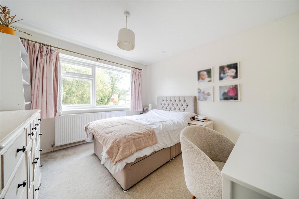 House in Waverley, Cranleigh - More