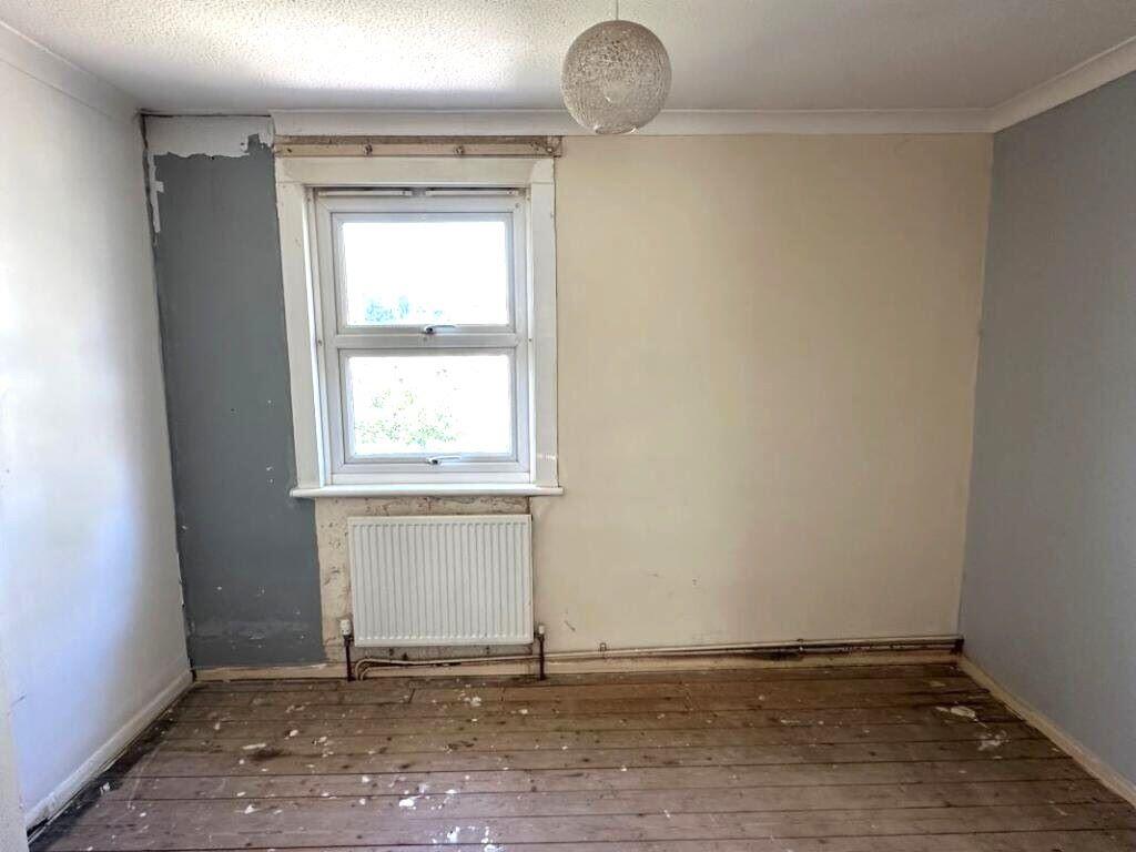 House in Swale, Grove Park, Milton Regis - More