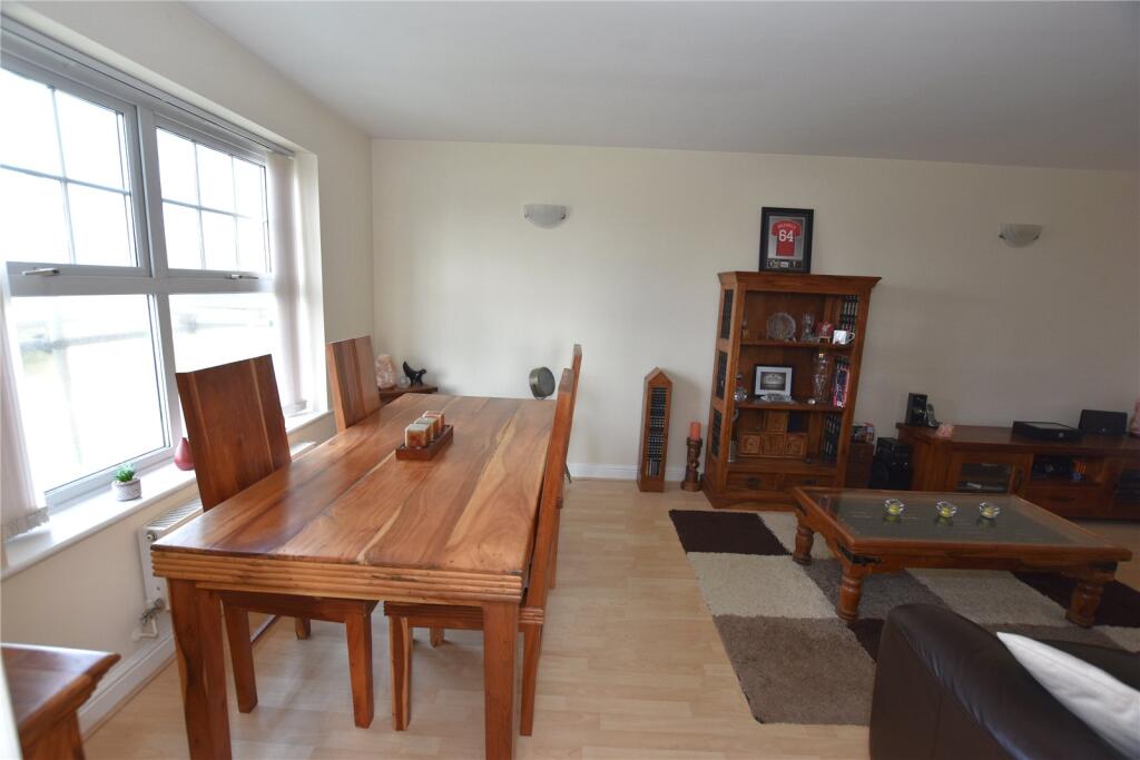 Apartment in Moreton, Liverpool City Region - More