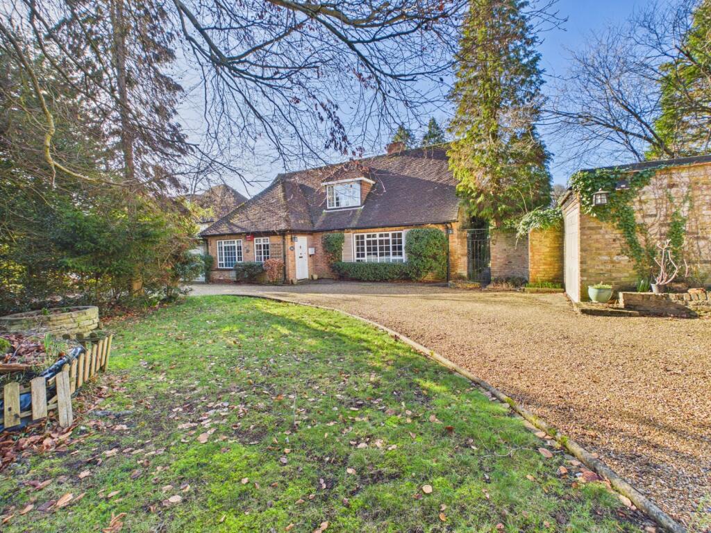 Howards Thicket, Gerrards Cross, Buckinghamshire, SL9 photo 2