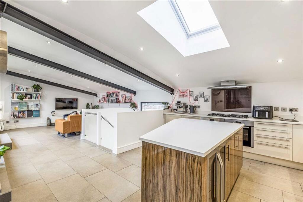 Apartment in London - View 3