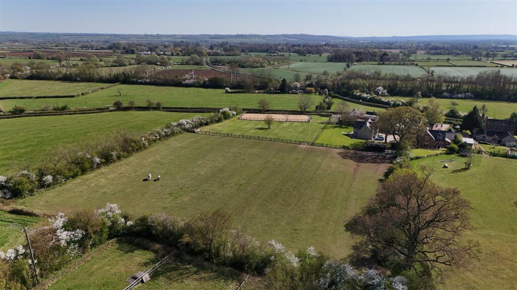 Oakfield, East End Lane, Little Somerford photo 4