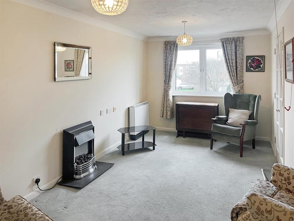 Wakehurst Place, Rustington photo 2