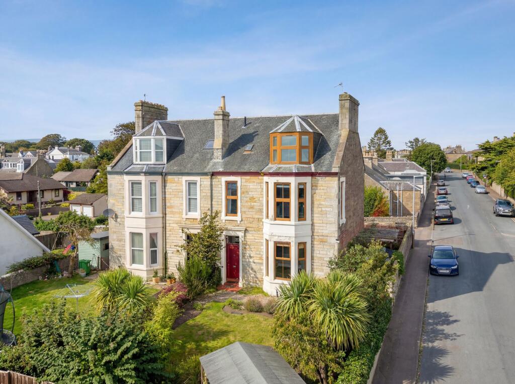 Main image of property: 2b Dalhousie Street, Carnoustie, DD7 6EJ