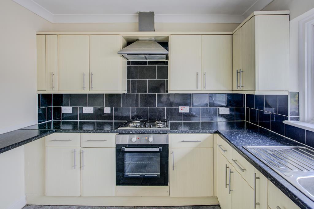 53 Chelmsford Avenue Collier Row Romford Essex photo 2