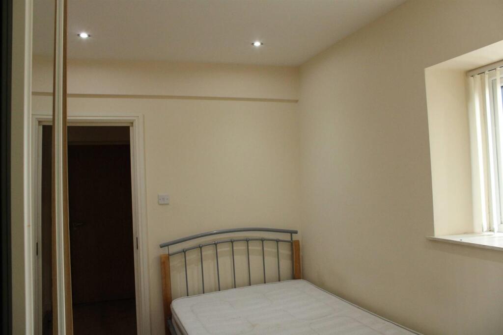 Apartment in Cardiff - View 3