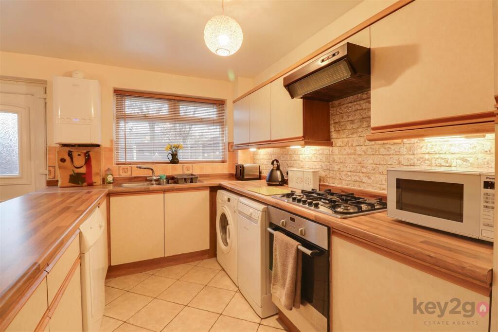 May Tree Lane, Waterthorpe, Sheffield, S20 photo 3