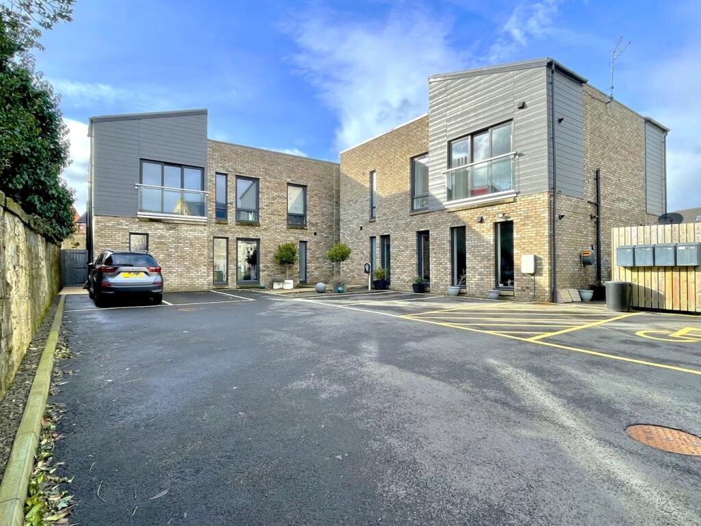 Main image of property: 10e High Street, Kinross, KY13