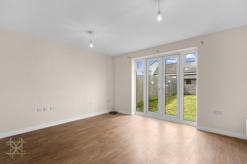 House in Worcester - View 5