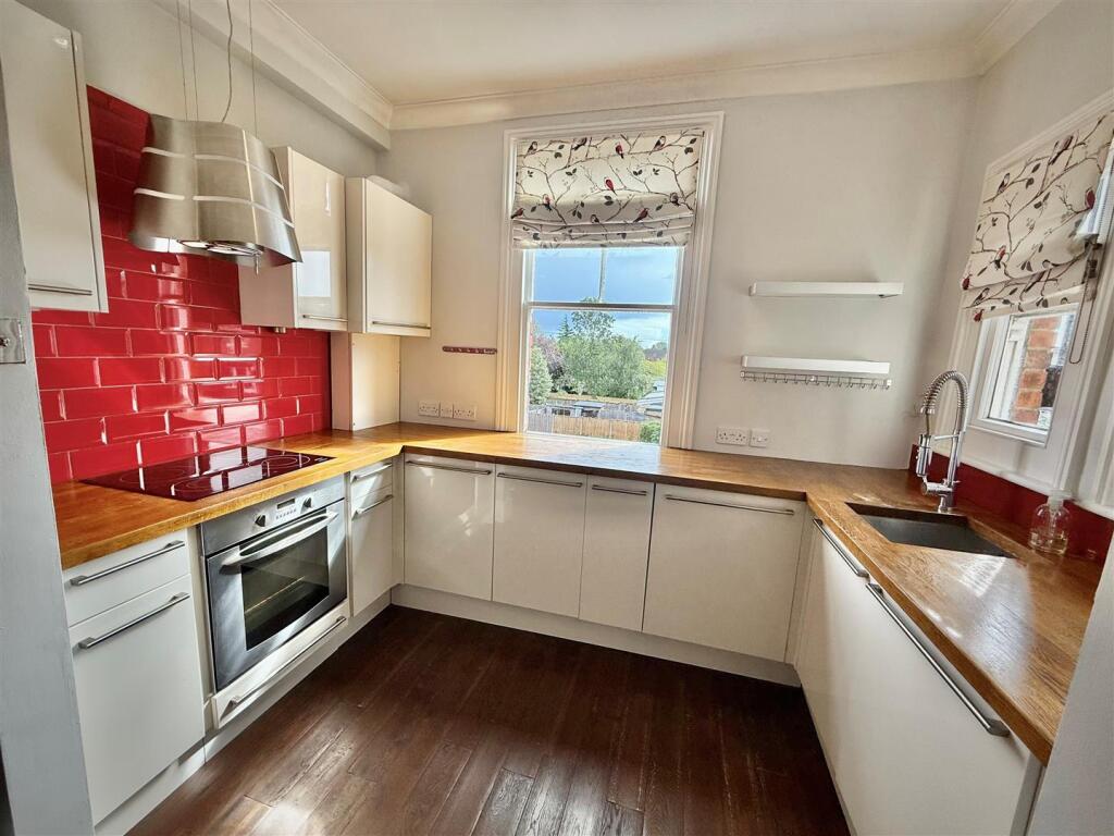 Apartment in Egham, Ripley Springs - View 4