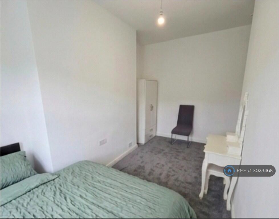 House in Huddersfield, Shearing Cross, Hillhouse - View 3