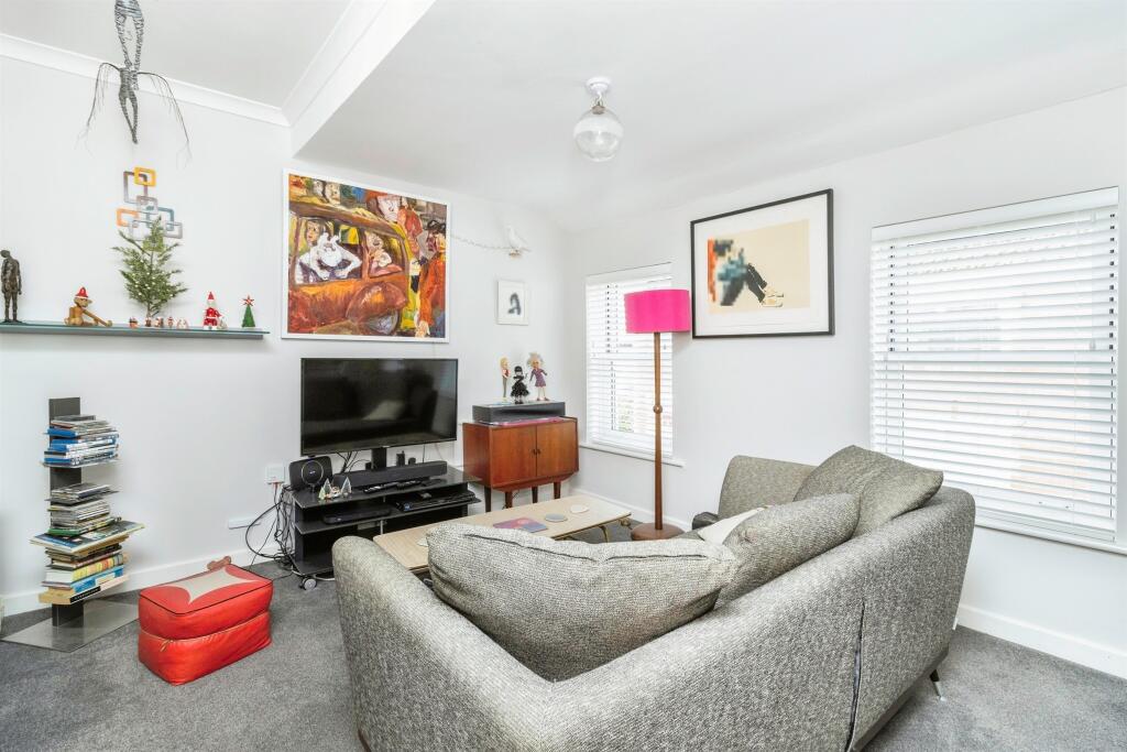 Apartment in Teignbridge, Dawlish - More