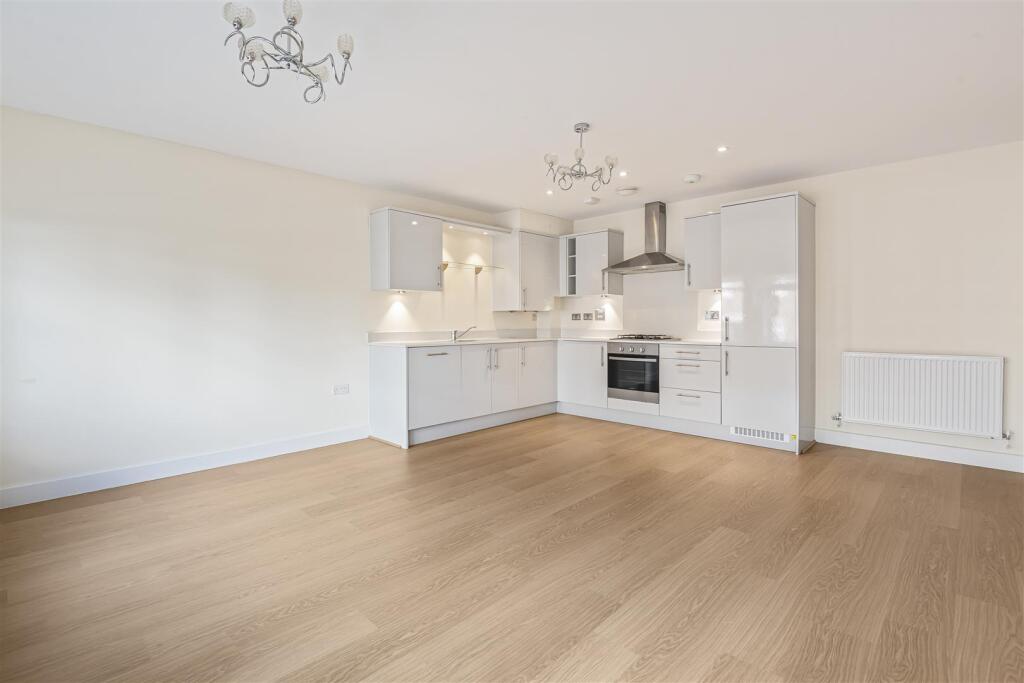 Louden Square, Earley, Reading, RG6 photo 3