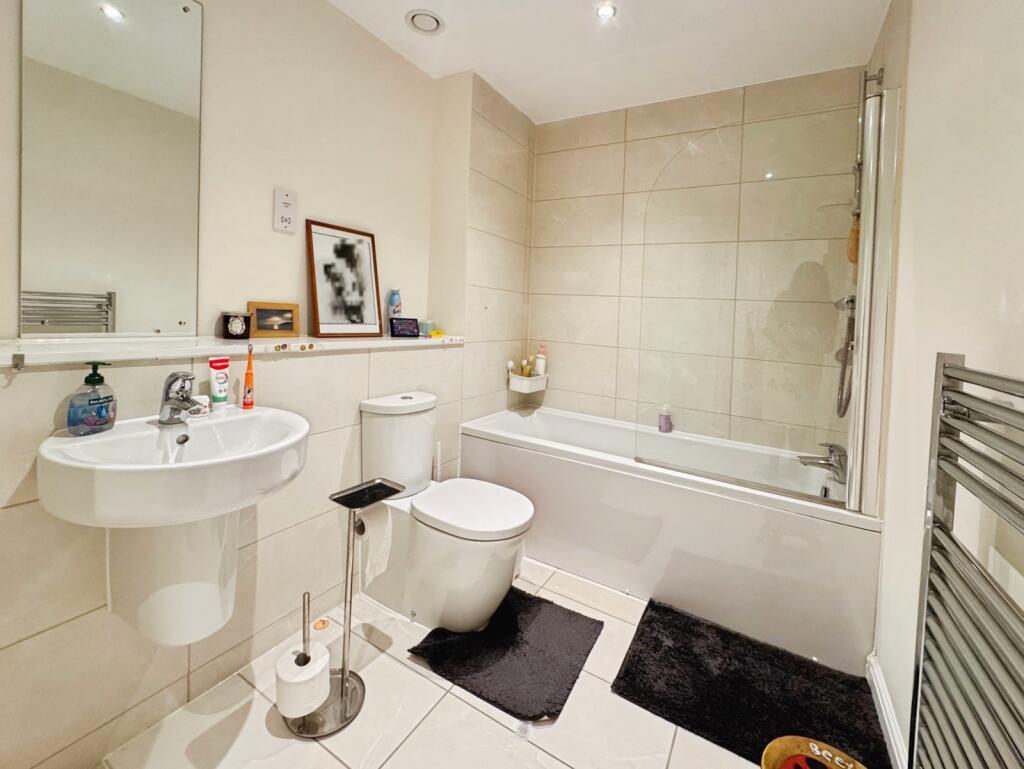 Apartment in Rushmoor, Hampshire - More