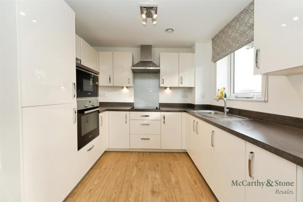 Goldwyn House, Studio Way, Borehamwood photo 2