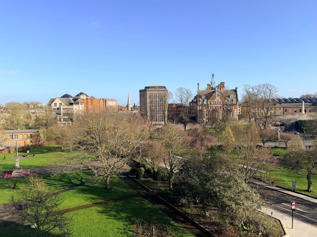 Apartment in York - View 5