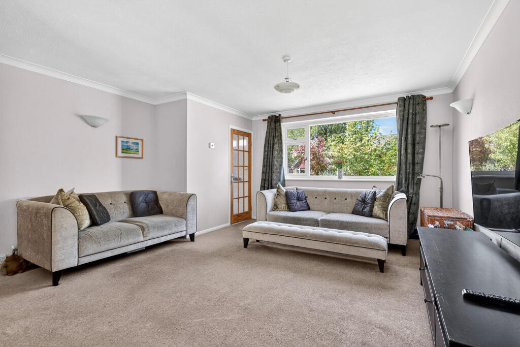 Foxcote, Finchampstead, RG40 photo 4