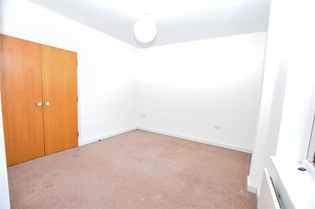 Apartment in Reading - View 4