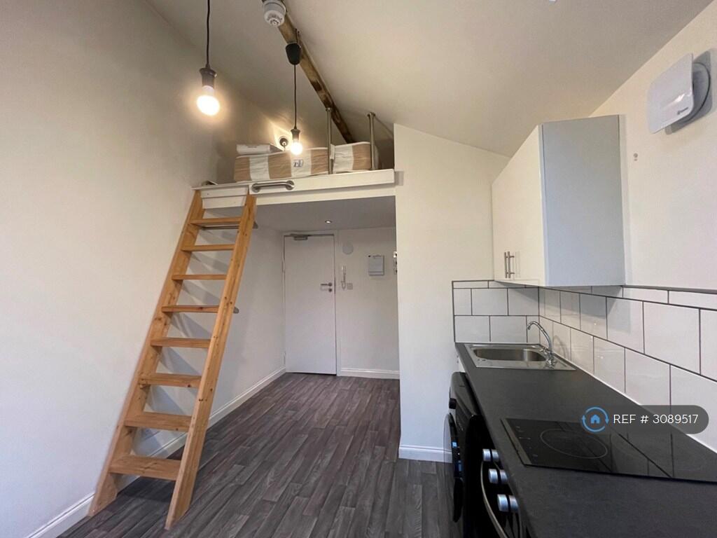 Apartment in Northampton, West Northamptonshire - View 3