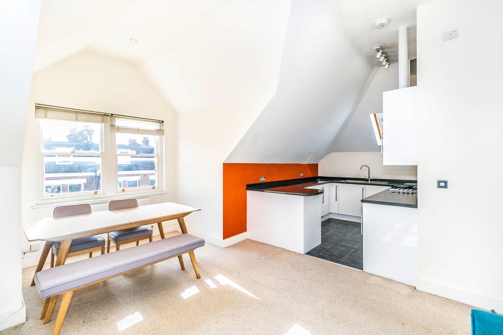 Apartment in London, Royal Borough of Kingston upon Thames - View 3