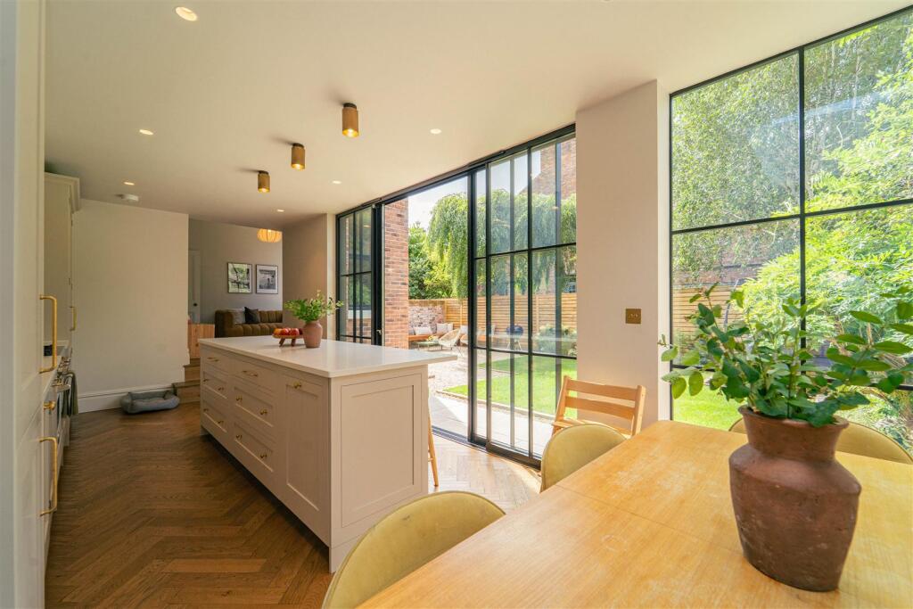 House in Manchester, Greater Manchester - View 5