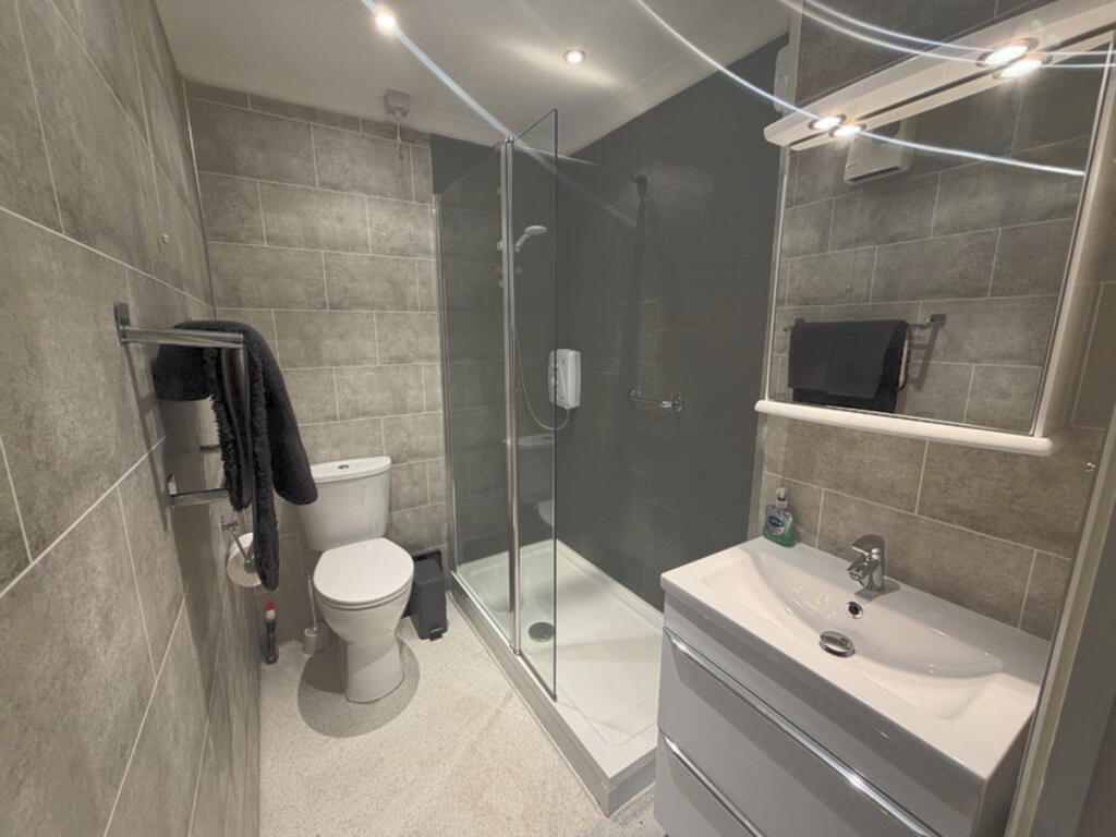 Apartment in Worthing, West Sussex - View 3
