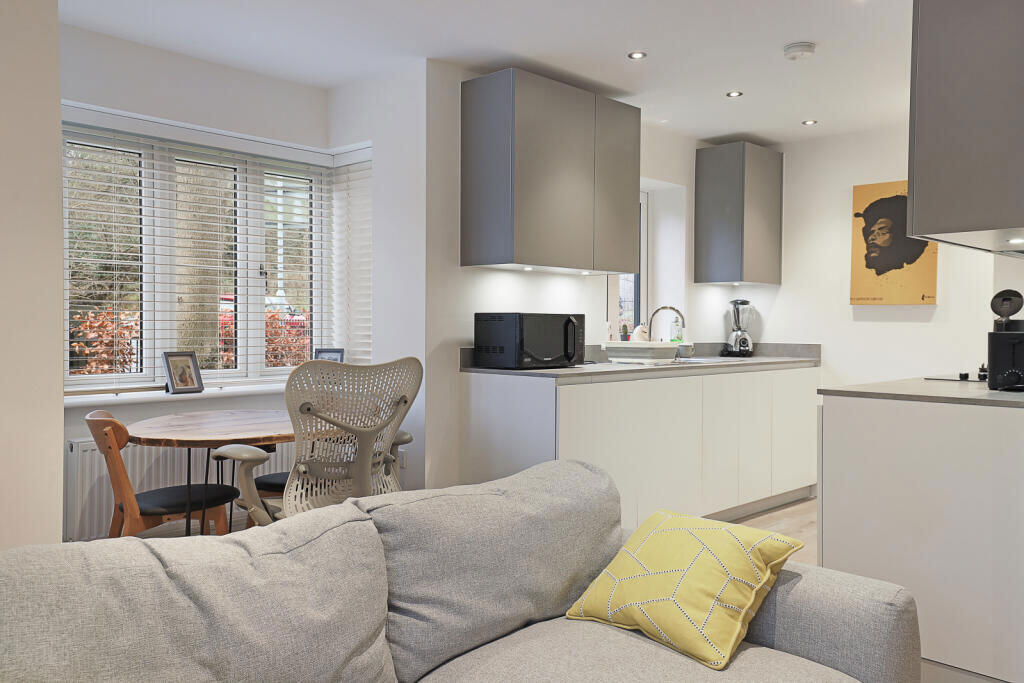 Apartment in Ilford - View 5