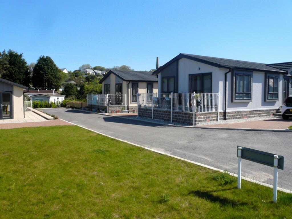 2-bed caravan on Lansdowne Park, Wheal Rose, TR16, £220,000