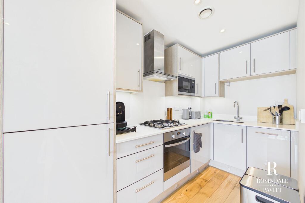 Apartment in Sutton - More