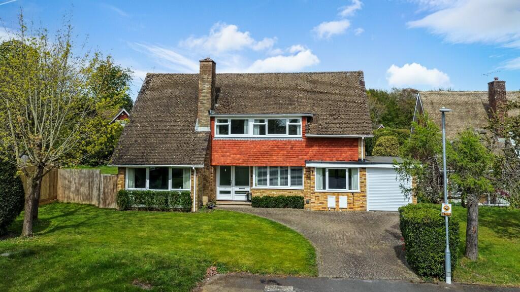 Main image of property: Gullbrook, Boxmoor, Hertfordshire, HP1 1RR