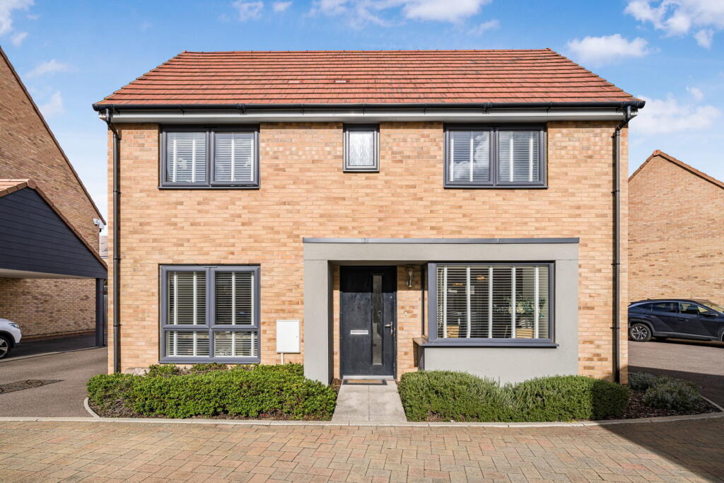 3-bed detached on Plumtree Drive, Gilden Park, Essex, CM17, £475,000