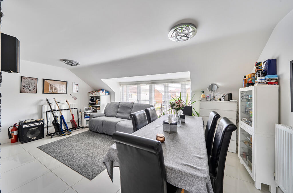 House in Dunstable, Central Bedfordshire - View 4