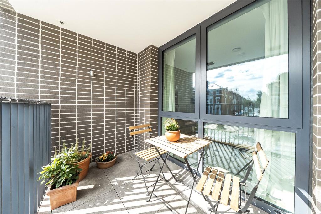 Apartment in London - View 5