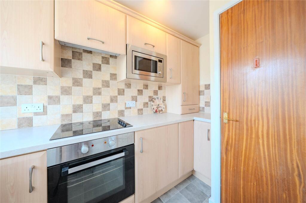 Apartment in Leeds, New Scarbro', Bramley - View 5