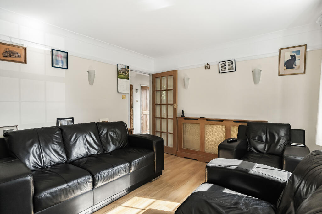 House in Welwyn Hatfield, Hertfordshire - View 3