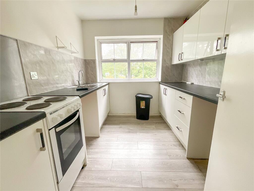 Cheswood Drive, Minworth, Sutton Coldfield, West Midlands, B76 – pohled 2