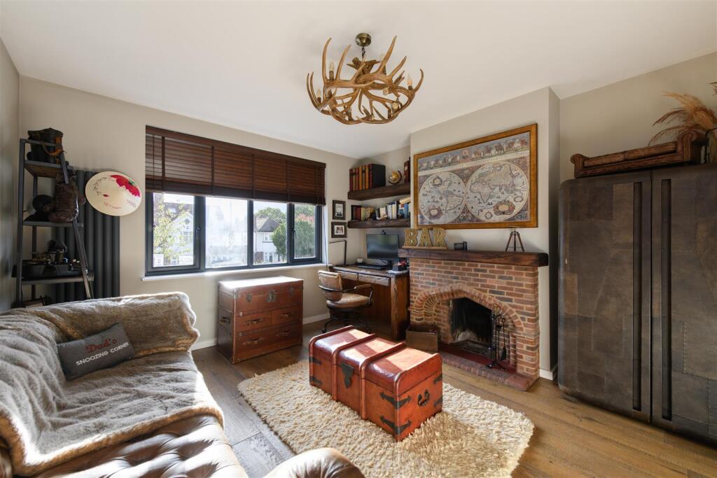 House in London, Bowes Park, New Southgate - View 2