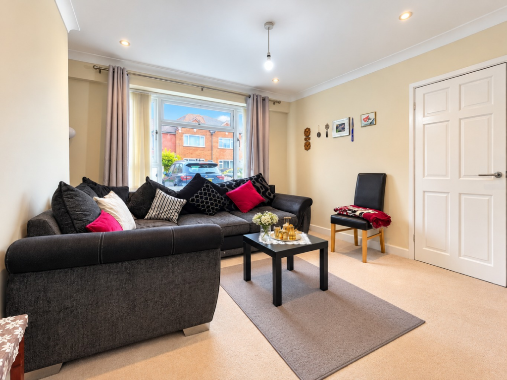 House in Luton, Biscot - View 5